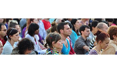 S’asseoir ensemble